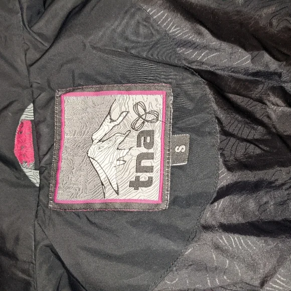 TNA Puffer Jacket - Picture 3 of 6